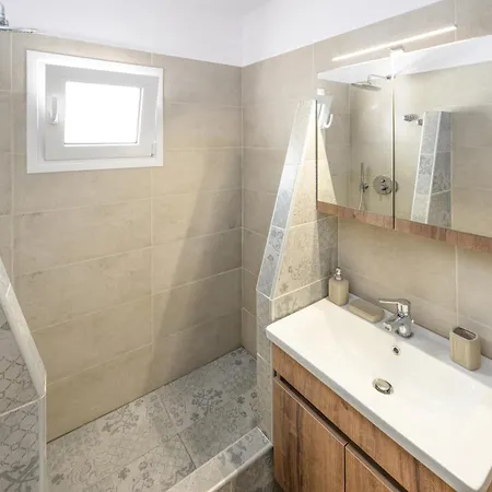 Azure Horizon Σκύρος